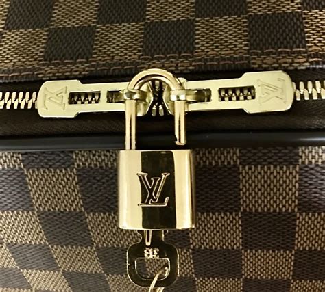 nettoyer cadenas louis vuitton|Louis Vuitton leather purse cleaning.